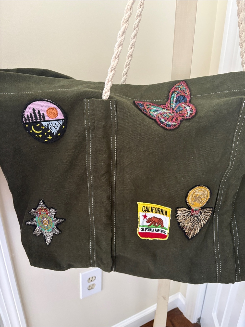 FREE PEOPLE Been There Badge Tote Bag nwot - Picture 5 of 10